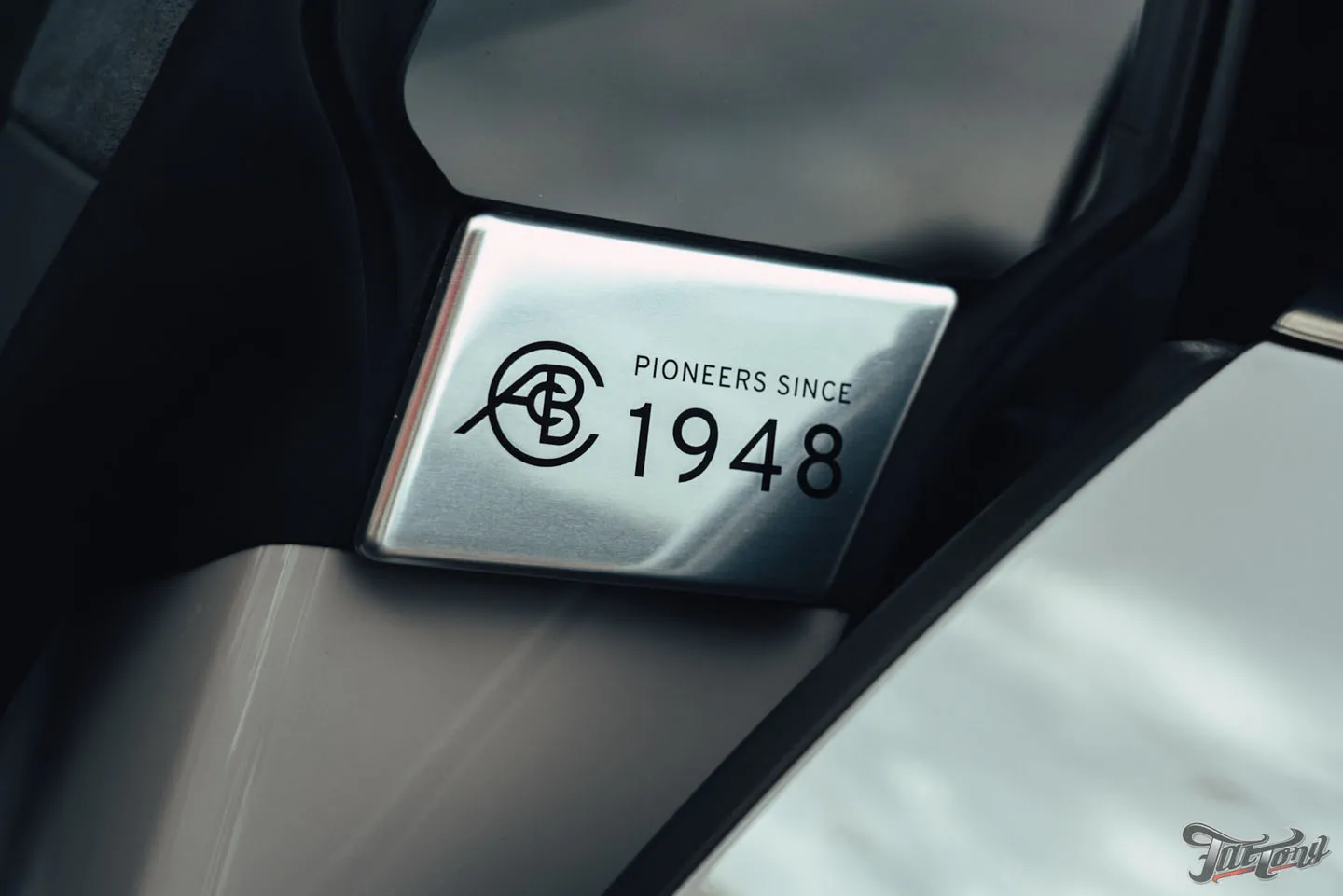 Обзор нового электрокроссовера Lotus Eletre R+, окрас бамперов и оклейка полиуретаном